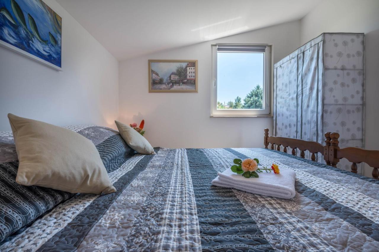 Apartment Radeki Glavica 112B Loborika Екстер'єр фото